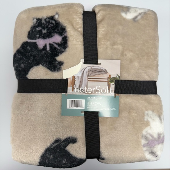 NWT Berkshire LusterSoft Throw  Blanket Plush Fluffy Cats 50”x70” Longhaired Cat - Picture 1 of 7